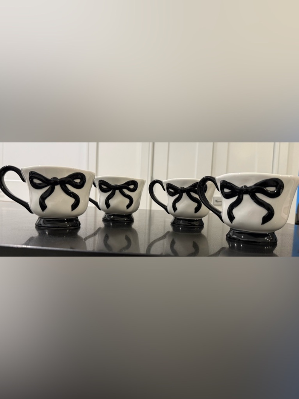 Bella Lux 4 Pc Set Of Ceramic Mugs White W/Hand Painted Black Bows & Trim NWT